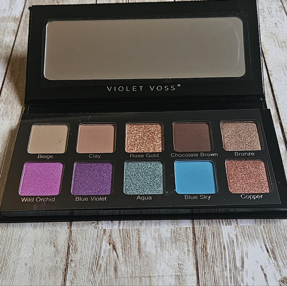 NIB Violet Voss Essentials 2 Eyeshadow Palette